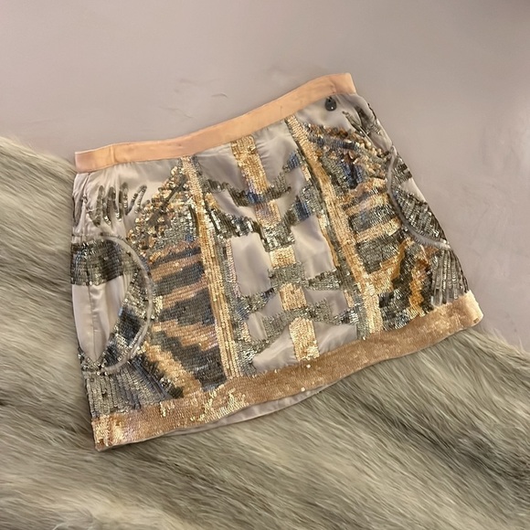 GUESS Mariel Sequined Taupe Blush Peach 28 S M Mini Skirt Lined Side Zipper - Picture 1 of 15